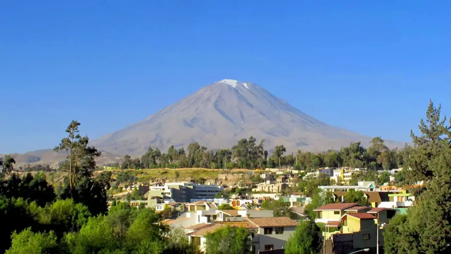 Misti-Vulkan — Chachani (Peru)
