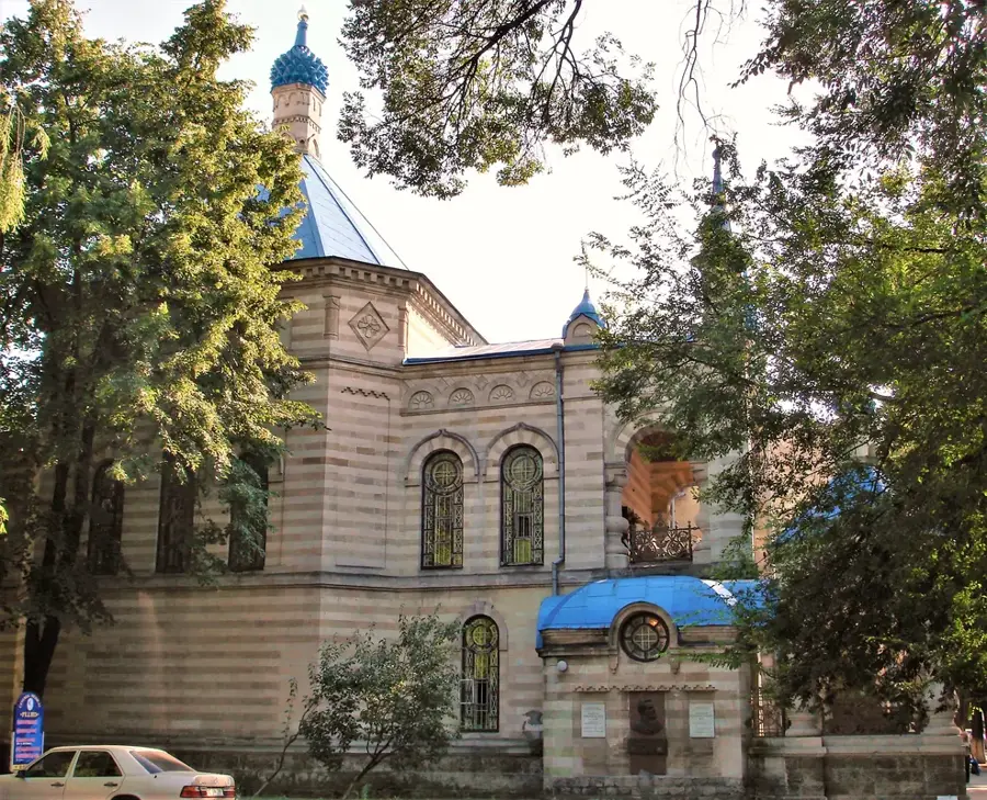 St. Teodora de la Sihla Church — Chisinau City Hall (Moldova)