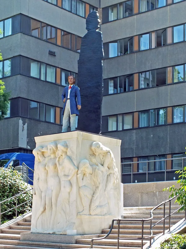 Stephen the Great Monument — Chisinau City Hall (Moldova)