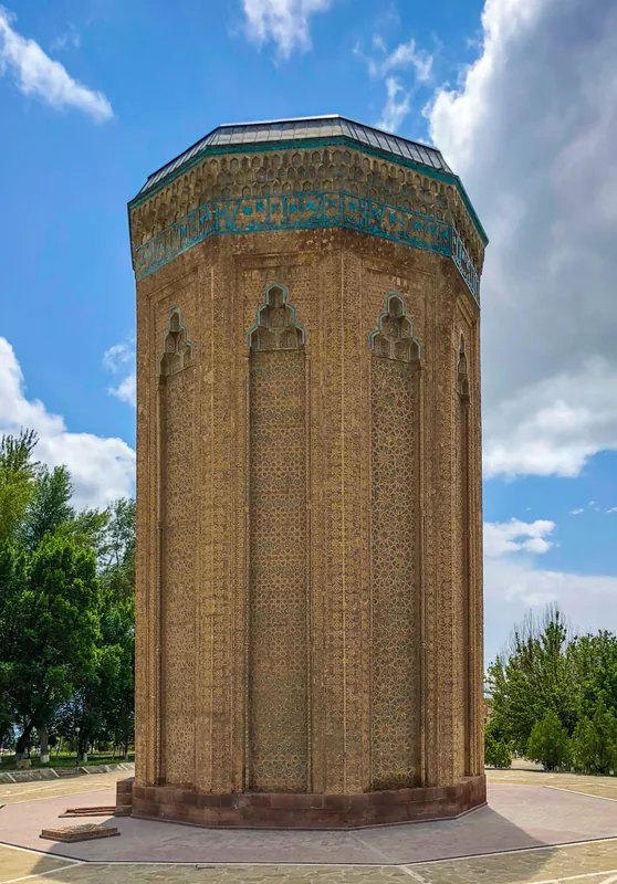 Momine Khatun Mausoleum — Nakhchivan (Azerbaijan)