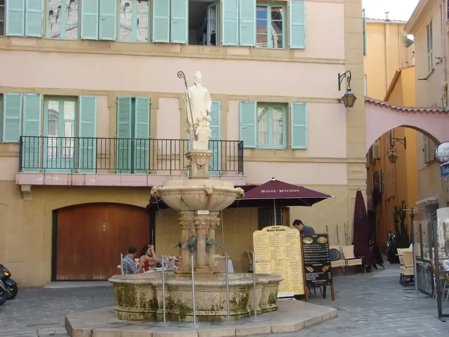 Place Saint-Nicolas — Cap-Ferrat (Monaco)
