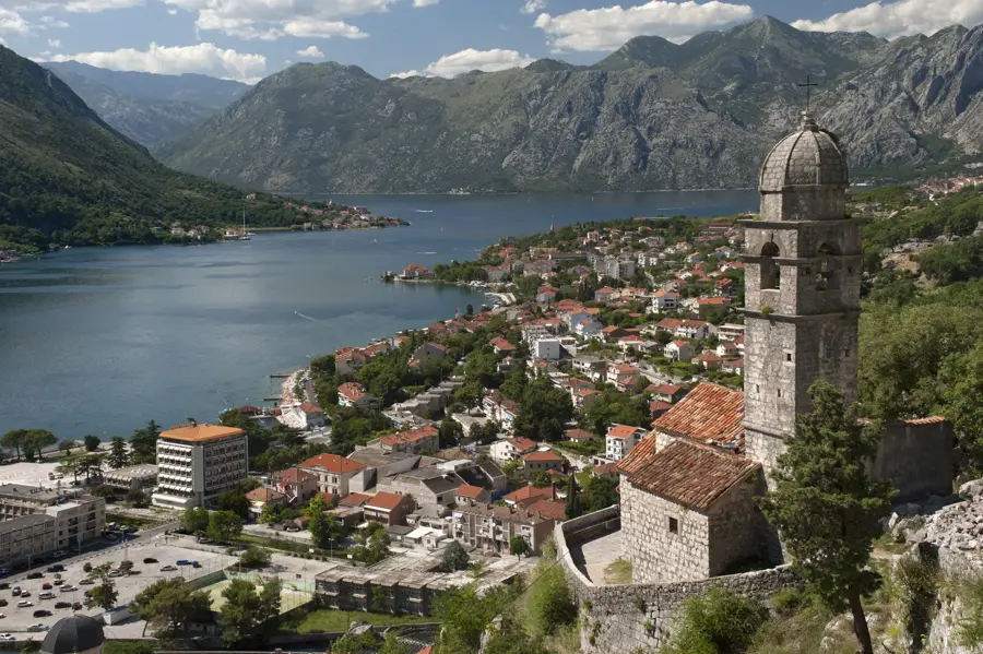Kotor kikötő — Vrmac erőd (Montenegró)