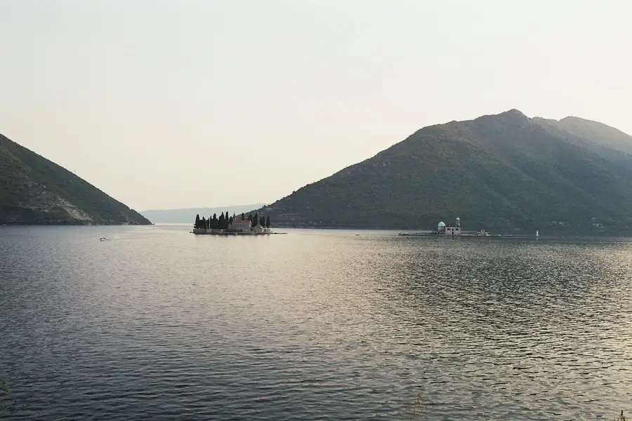 Perasti óratorony — Buca nyári palota (Montenegró)