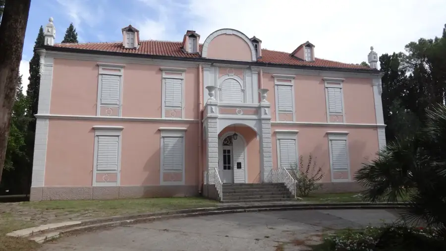 Sahat Kula Podgorica — Golubovci (Muntenegru)