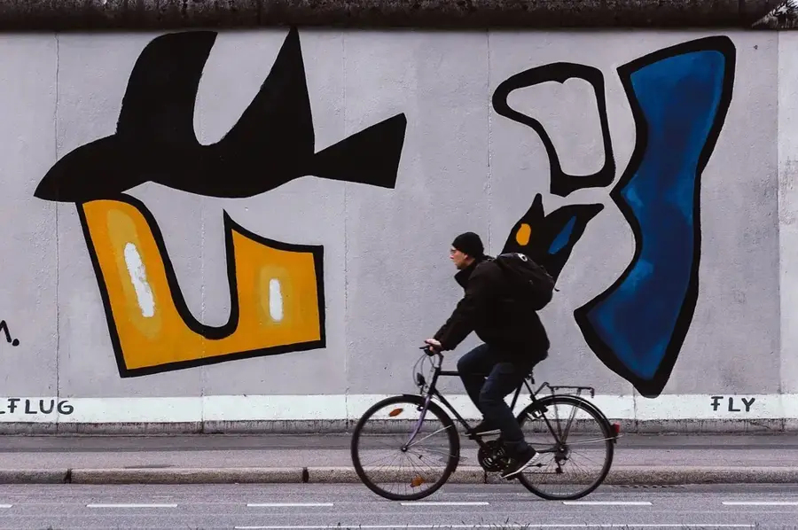 Monumentul Biciclistului — Misahuallí (Ecuador)