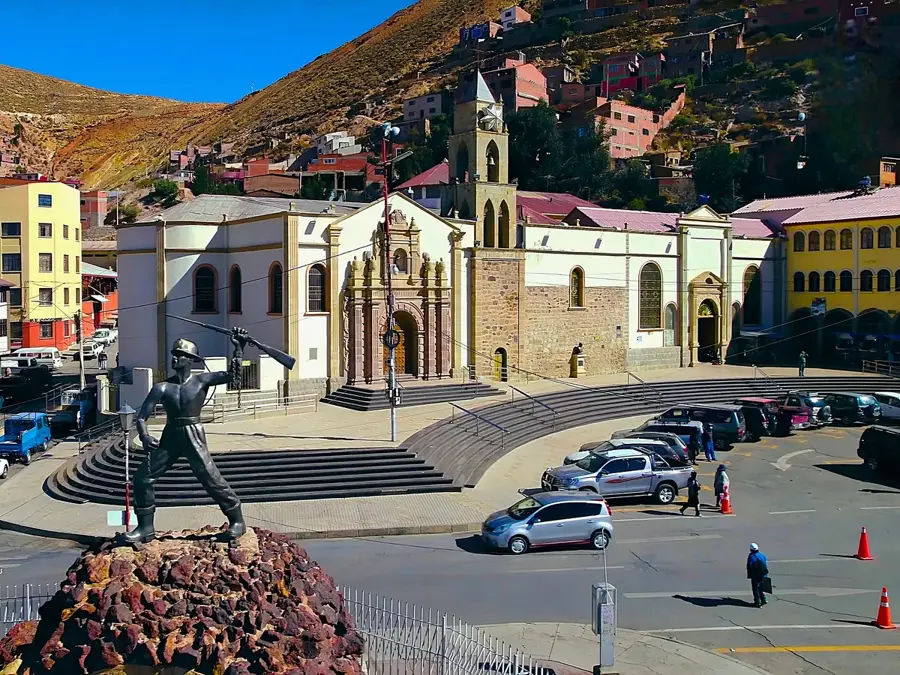 Monumento a la Virgen del Socavón — Tunupa Volcano (Bolivia)