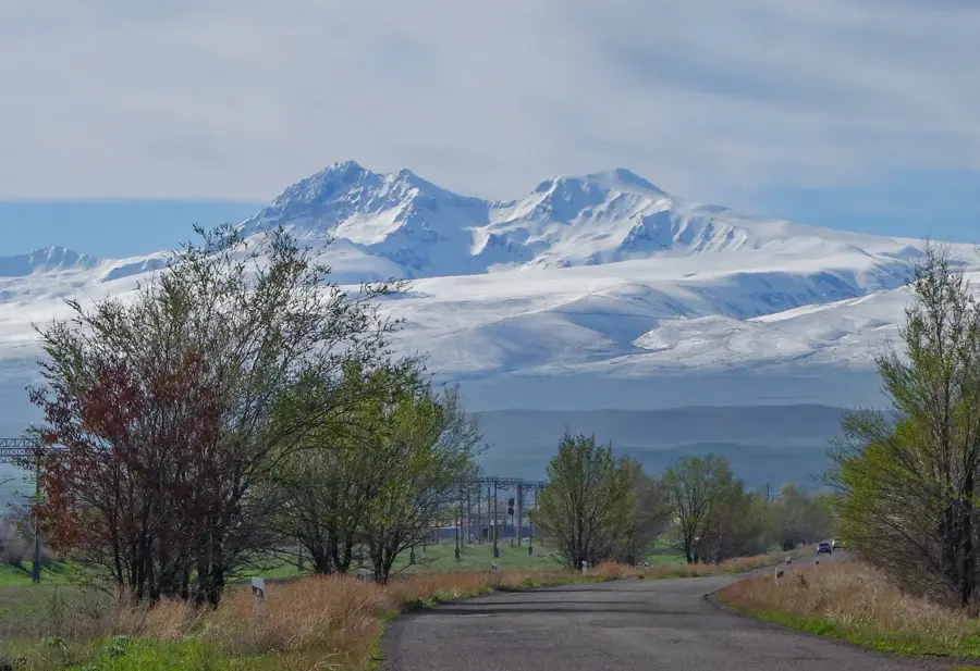 Mount Aragats — Sardarapat Memorial (Armenia)