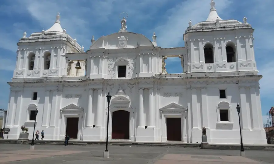 Muzeul Revoluției (León) — Vulcanul Telica (Nicaragua)