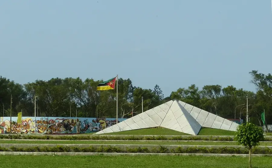 Platz der Helden (Praça dos Heróis) — Vila Algarve (Mosambik)