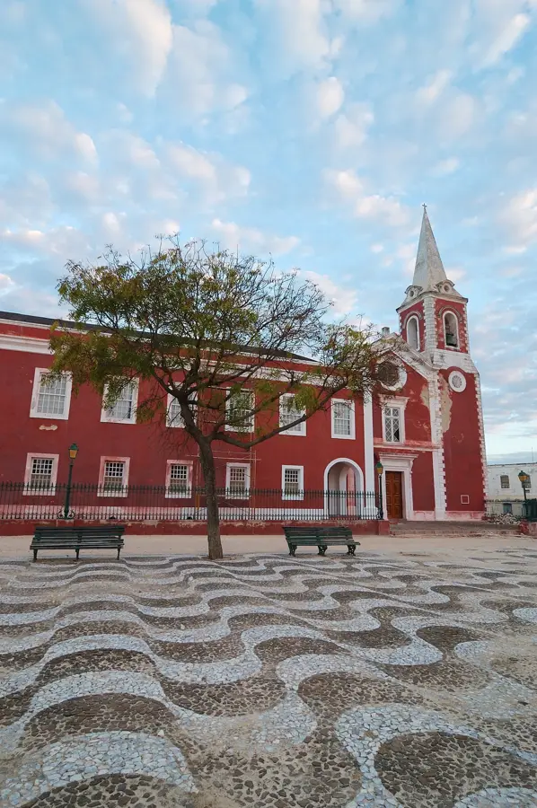 Palast São Paulo — Kathedrale von Nampula (Mosambik)