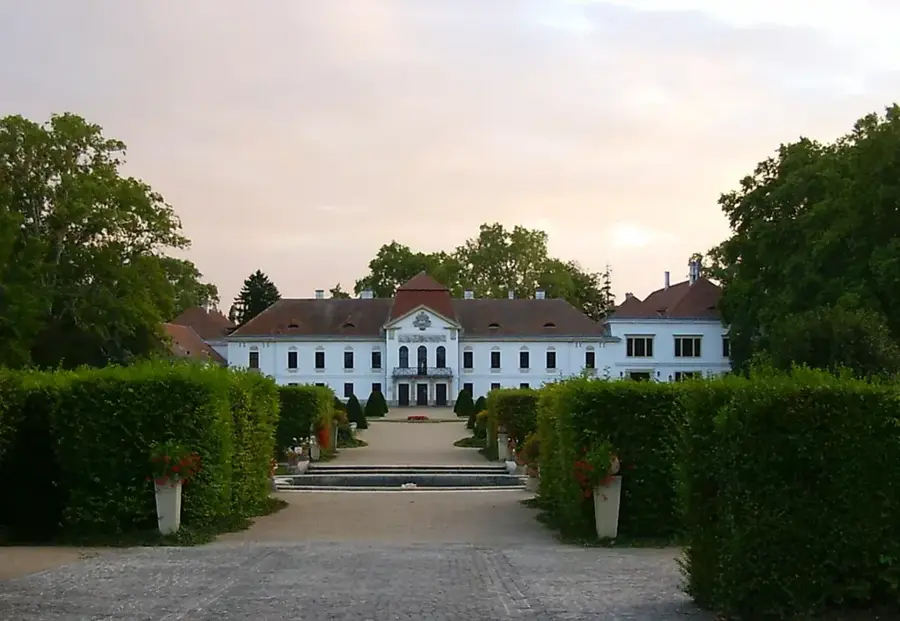 Nagycenk — Írott-kő (Ungaria)