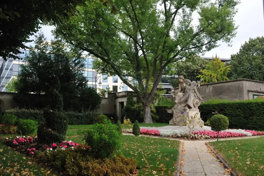 Neuilly-sur-Seine — Limay (Franța)