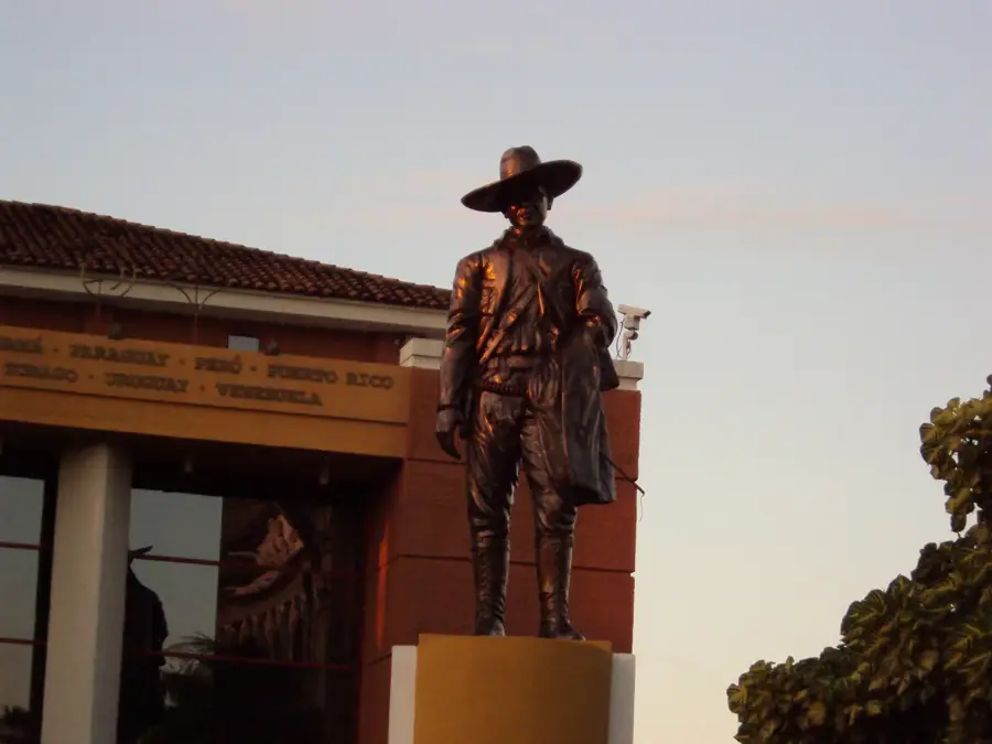 Rubén Darío Denkmal — Platz der Revolution (Nicaragua)