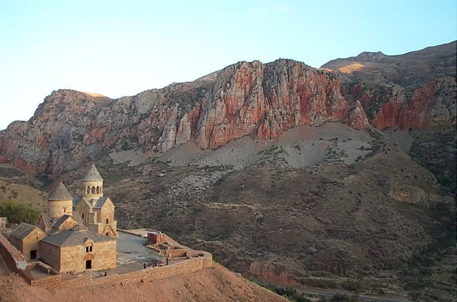 Noravank — Vayk Mountain Range (Armenia)