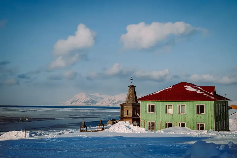 Svalbard — Golconda Fort (India)