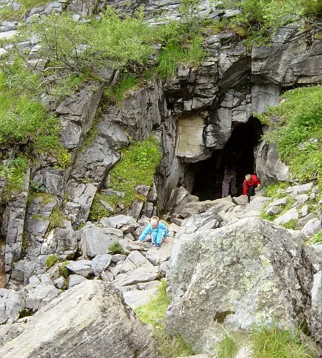 Trollkyrkja Cave