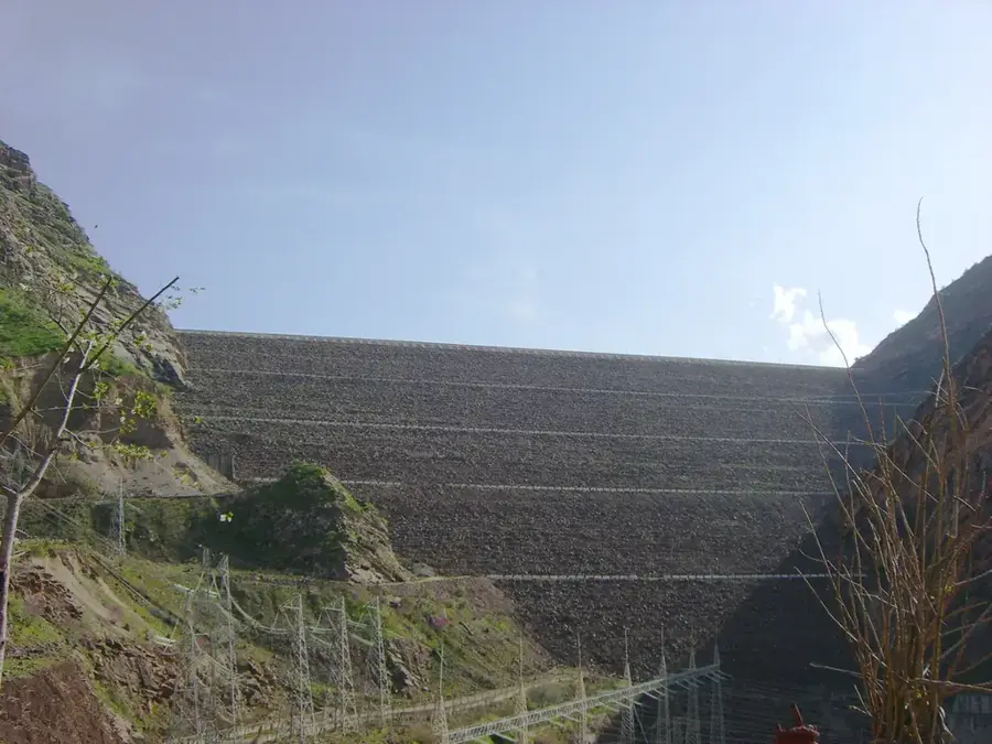 Nurek-Wasserkraftwerk — Hamadoni (Tadschikistan)