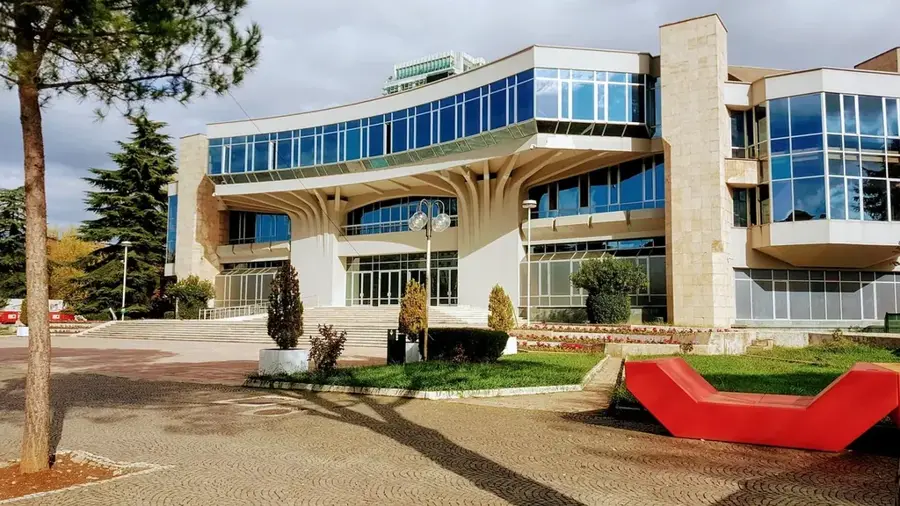 Palatul Congreselor din Cotonou — Podul Cinquantenaire (Benin)