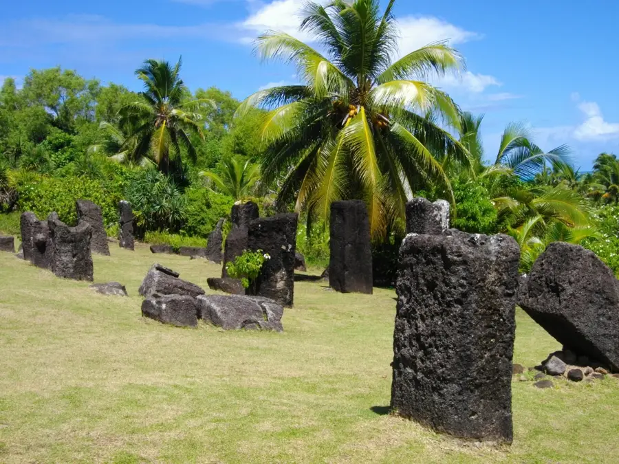 Ngarchelong Steingesichter — Kayangel-Atoll (Palau)