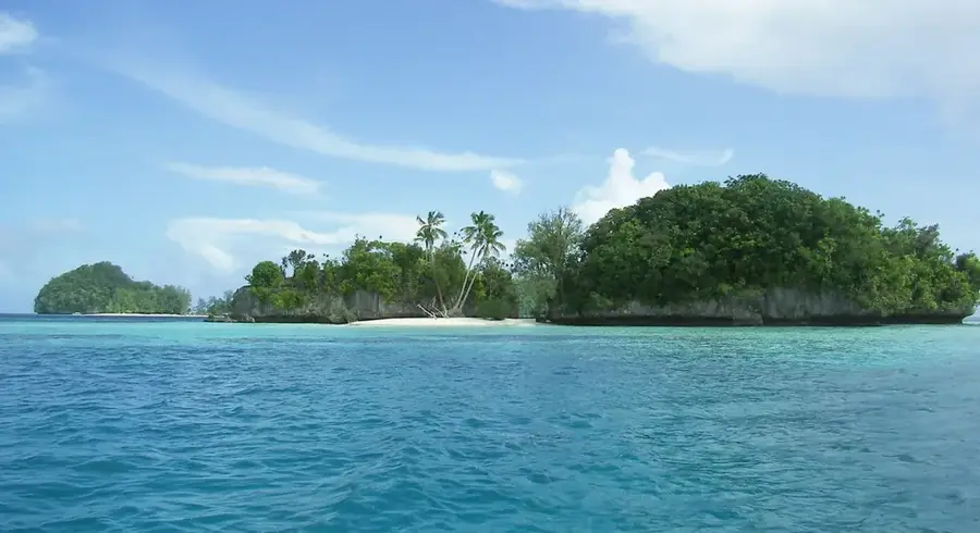 Rock Islands (Chelbacheb) — Quallensee (Palau)