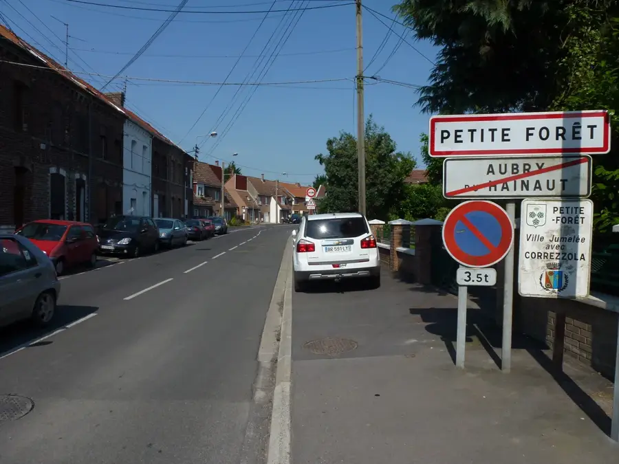 Petite-Forêt – oraș
