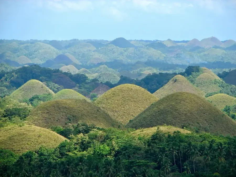 Chocolate Hills — Olang (Philippines)