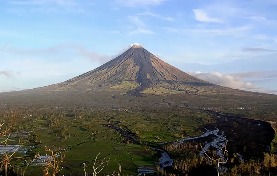 Vulkan Mayon — Tiwi Geothermalkraftwerk (Philippinen)