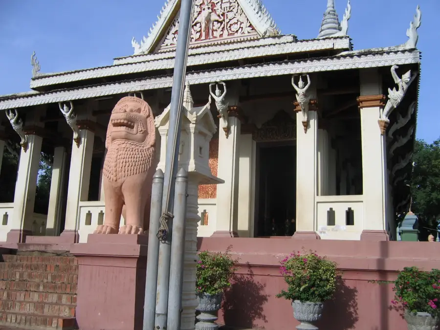 Phnom Penh Autonomous Port — Wat Botum (Cambodia)