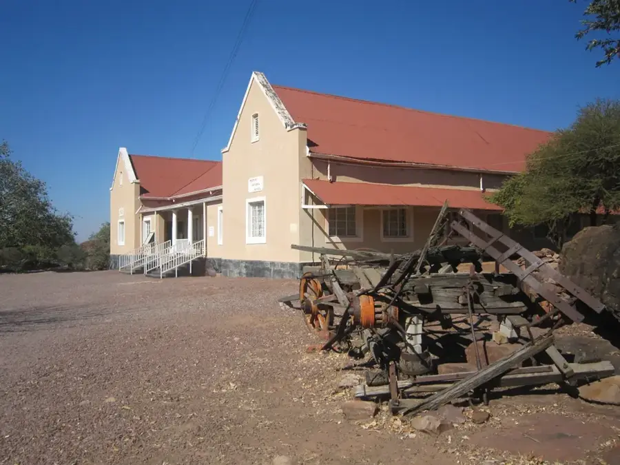 Muzeul Phuthadikobo — Urmele lui Matsieng (Botswana)