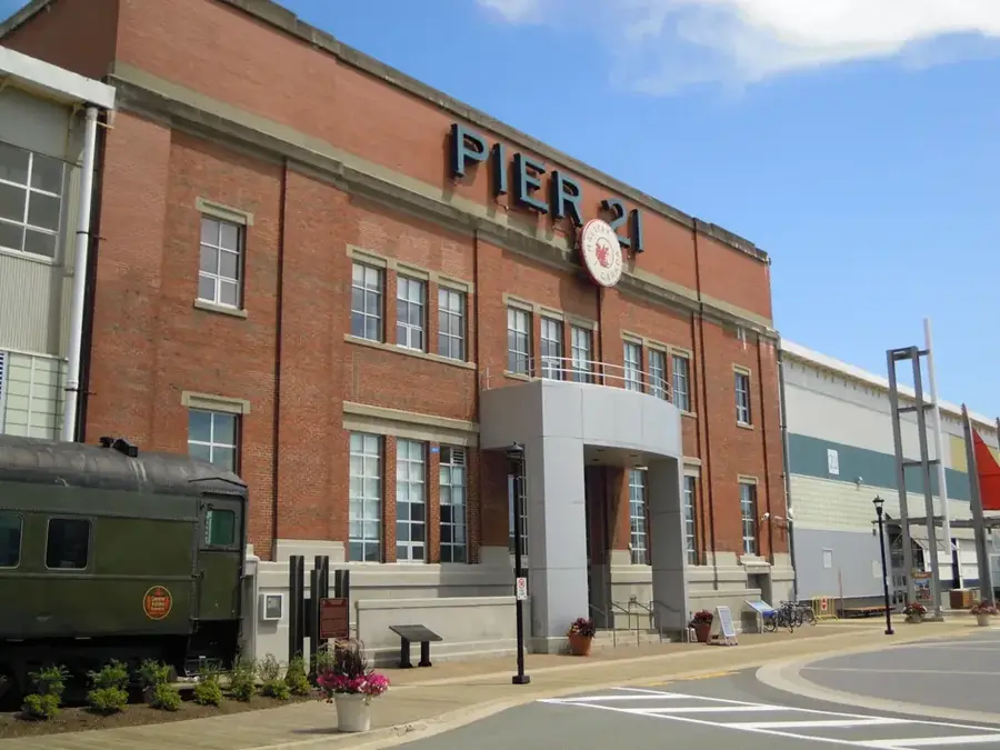 Pier 21 (Halifax) — Cow Bay (Kanada)