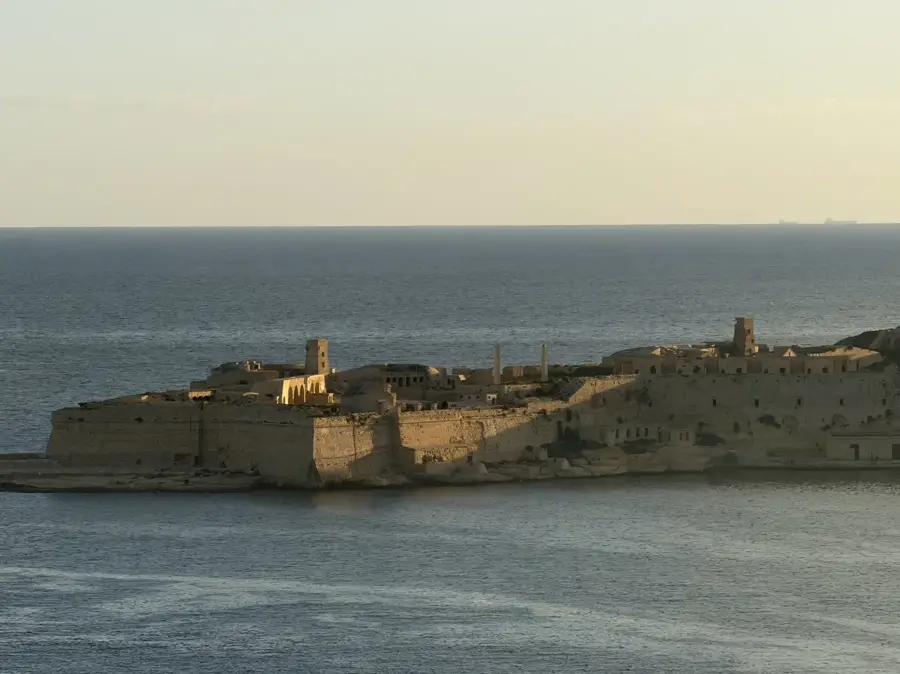 Fort Ricasoli — Botschaftsviertel (Malta)