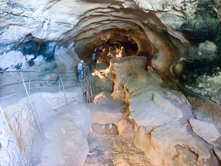 Għar Dalam Höhle — Żonqor Point (Malta)