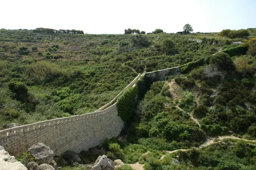 Victoria Lines — Buġibba (Malta)