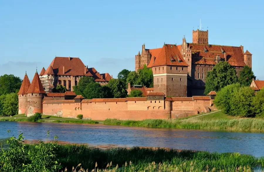 Malbork Castle — Ubar (Shisr) (Oman)