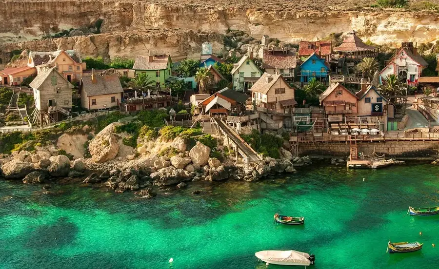 Anchor Bay — L-Rdum tal-Madonna (Malta)