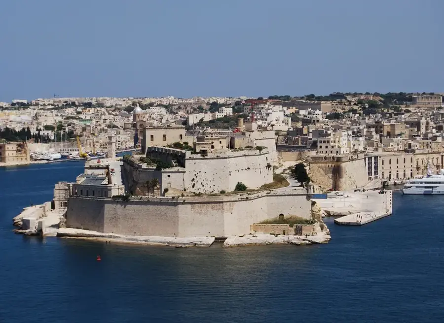 Spinola Bucht (St. Julian's) — Portomaso Marina (Malta)