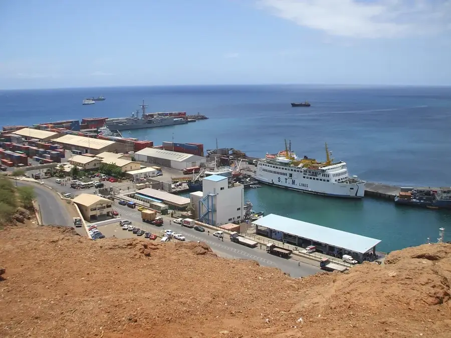 Hafen von Praia — Kirche Nossa Senhora da Graça (Praia) (Cabo Verde)