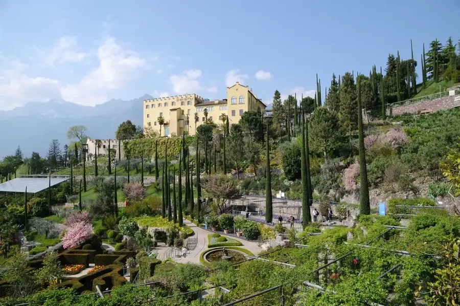 Tropical Botanical Garden — Jerónimos Monastery (Portugal)