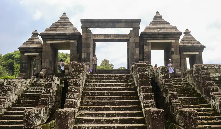 Palatul Ratu Boko — Tirtohargo (Indonezia)