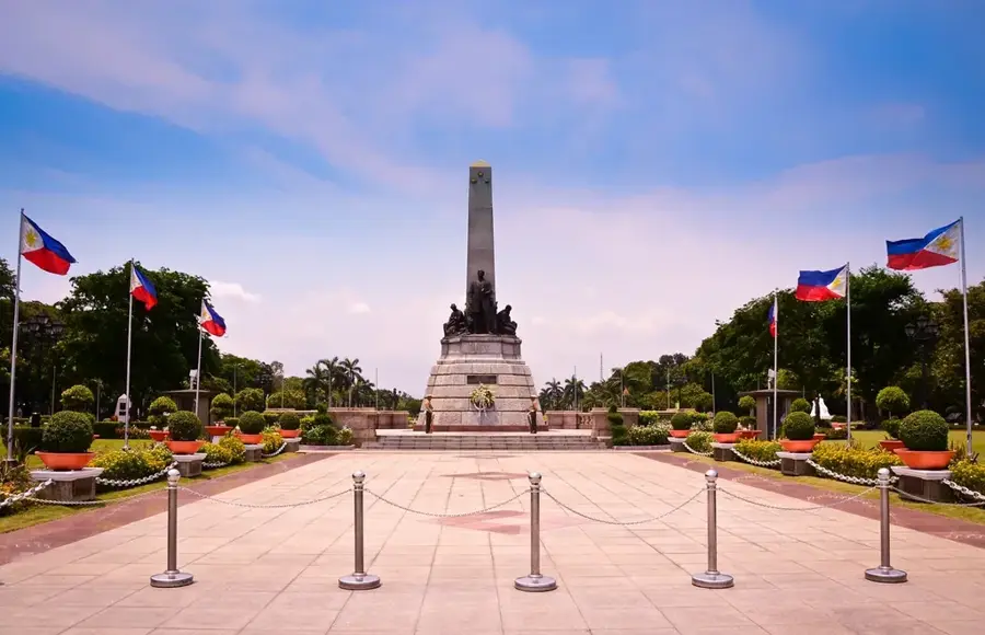 Rizal Park — Malacañang Palace (Philippines)