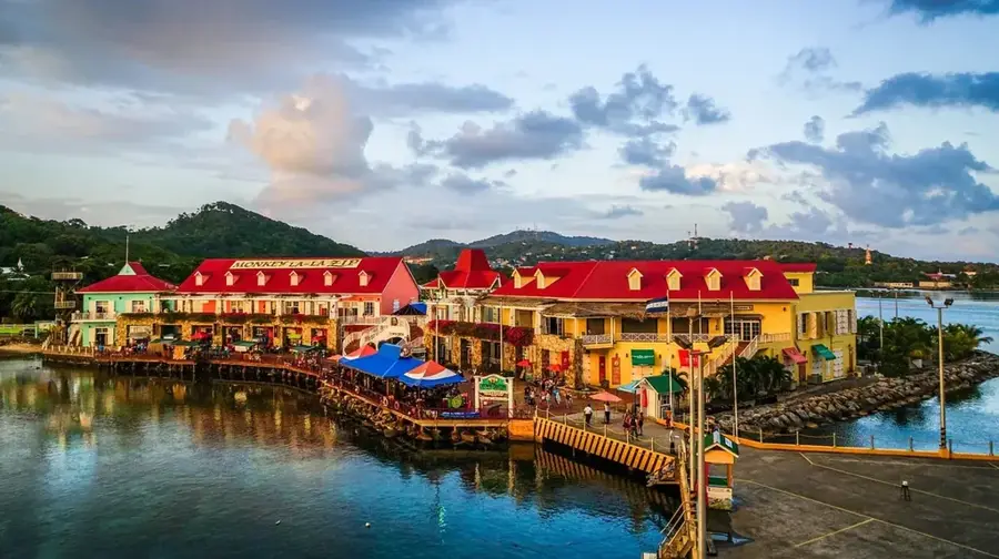Portul Roatán — Orașul Guanaja (Honduras)