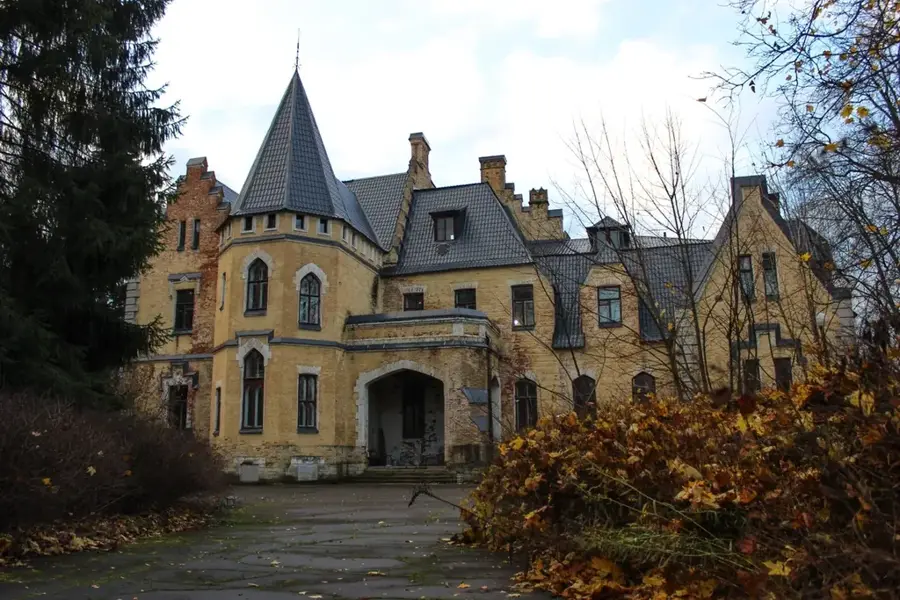 Archim Manor