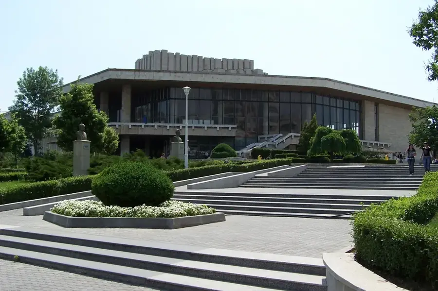 Nationaltheater Craiova — Dăbuleni (Rumänien)