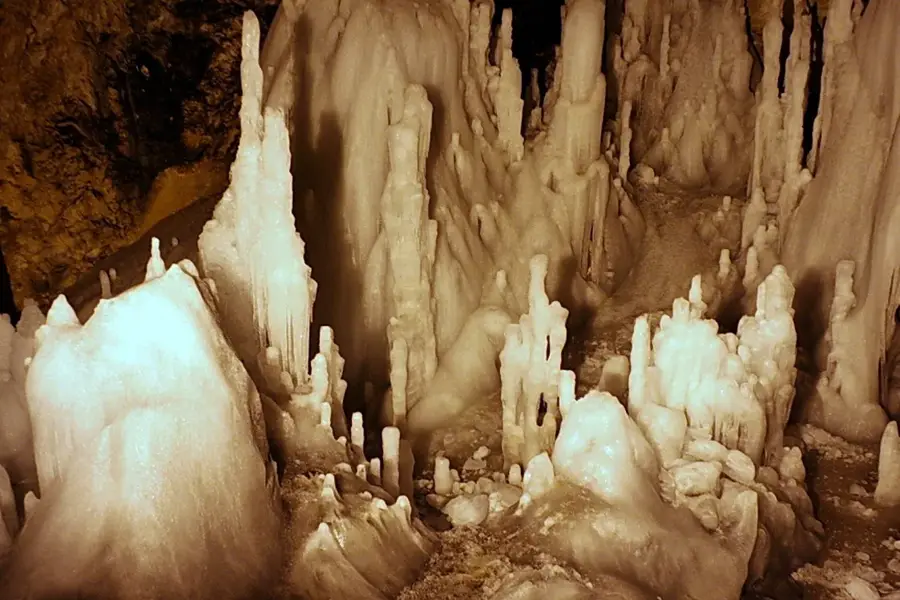Eishöhle von Scărișoara – Stadt