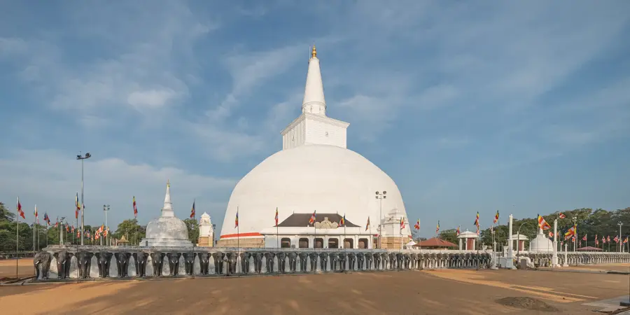 Ruwanwelisaya Stupa — Mihintale (Sri Lanka)