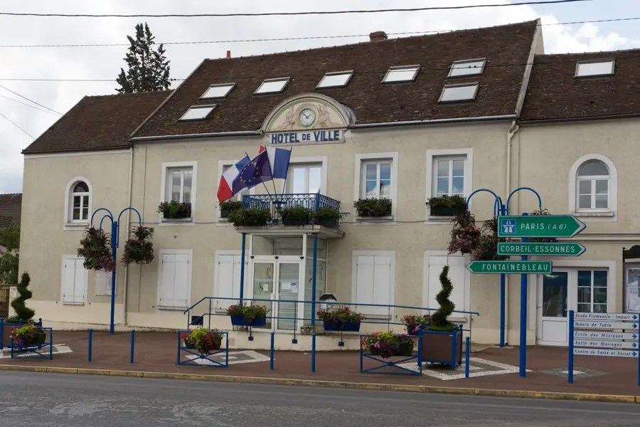 Saint-Fargeau-Ponthierry – oraș