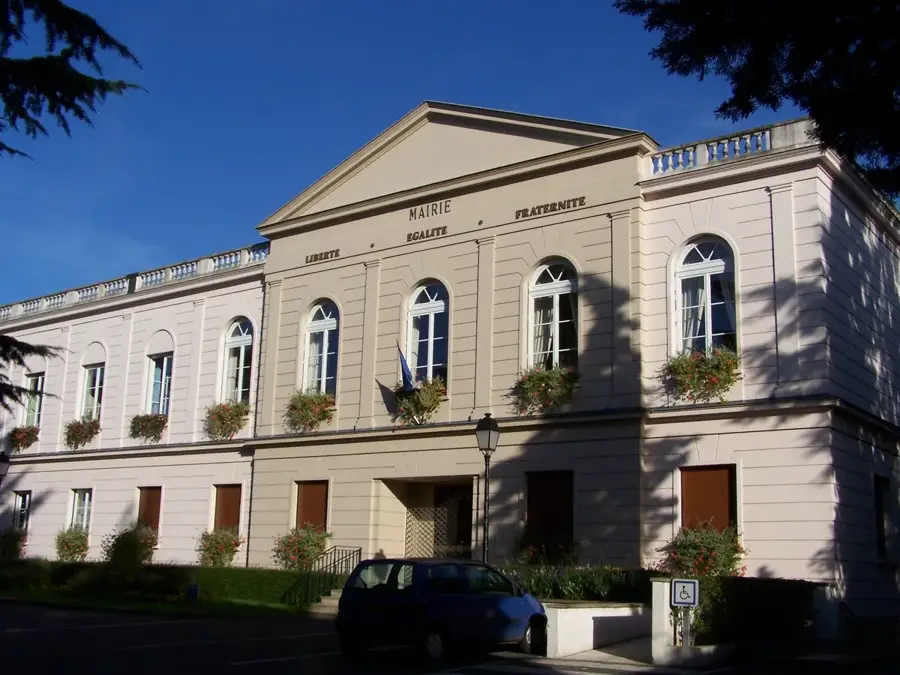 Saint-Nom-la-Bretèche – oraș