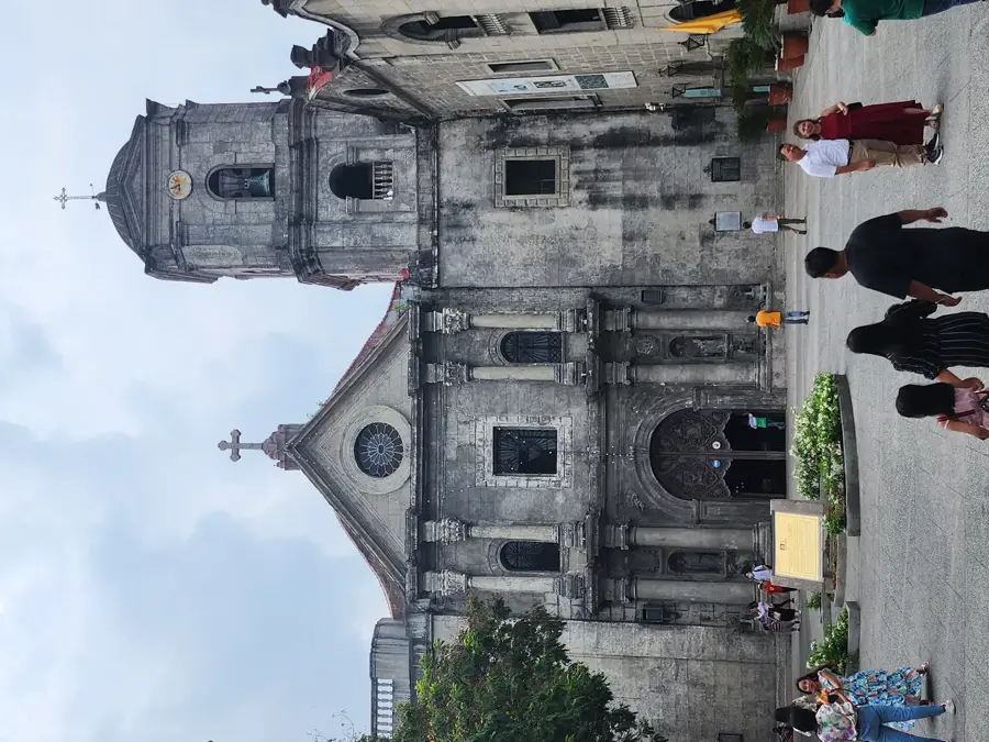 San-Agustín-Kirche (Manila) — Bonifacio-Denkmal (Philippinen)