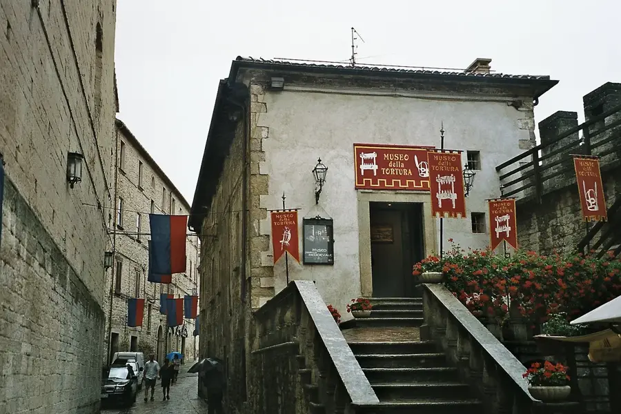 Teatro Titano — Parcul Ausa (San Marino)