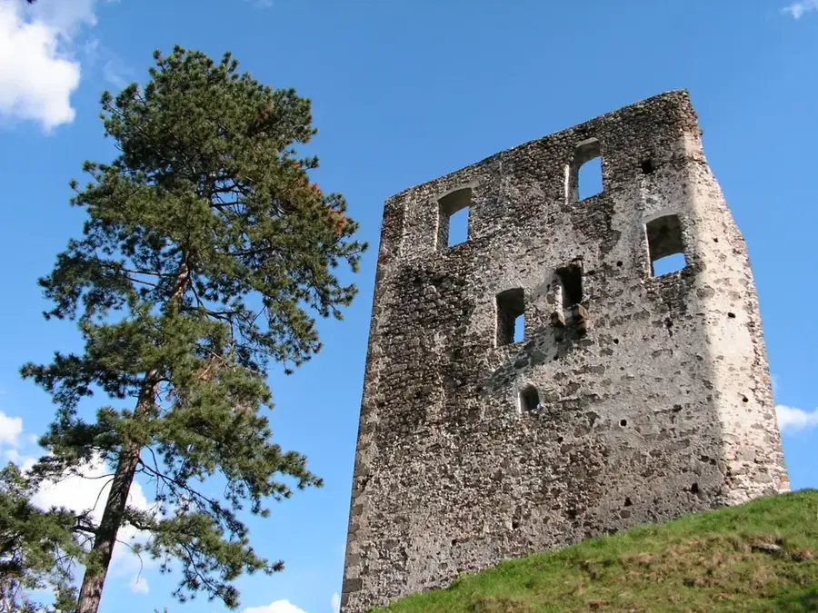 Castelul Dobrá Niva — Ipolytarnóc (Ungaria)